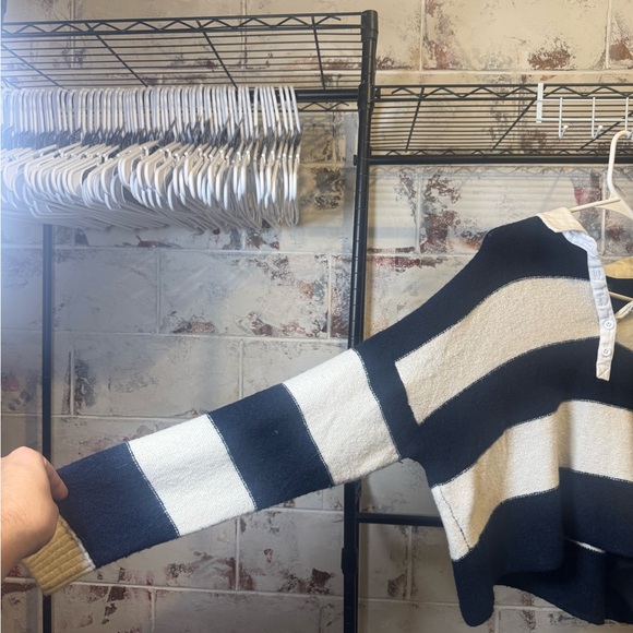 American Eagle Outfitters Navy and Cream Women's Crop Sweater - Picture 3 of 7